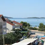 Seaside With A Swimming Pool Brodarica, Sibenik - 4249 Apartamento Brodarica (Sibenik-Knin)