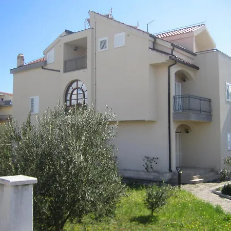 Seaside With A Swimming Pool Brodarica, Sibenik - 4249 Brodarica (Sibenik-Knin)