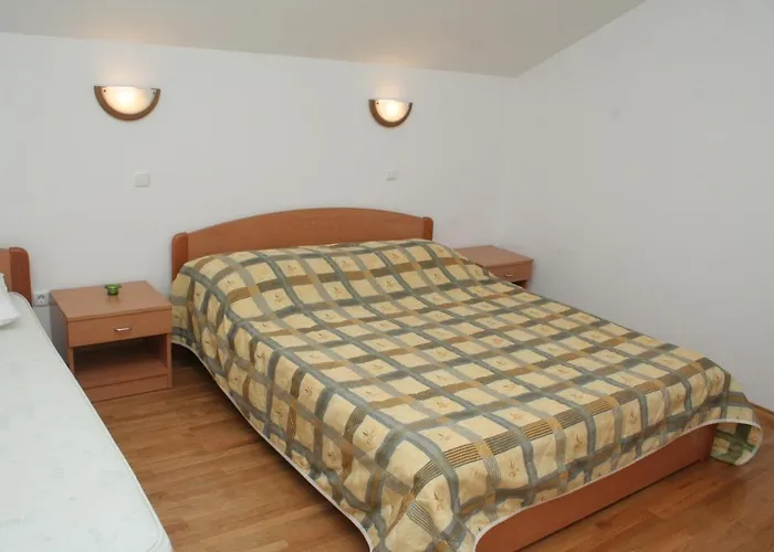 Seaside With A Swimming Pool Brodarica, Sibenik - 4249 Appartement Brodarica (Sibenik-Knin)