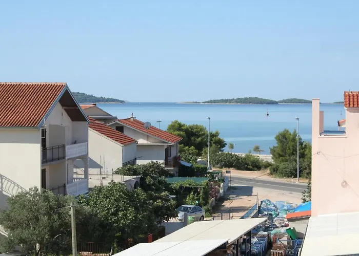 Seaside With A Swimming Pool Brodarica, Sibenik - 4249 Appartement Brodarica (Sibenik-Knin)