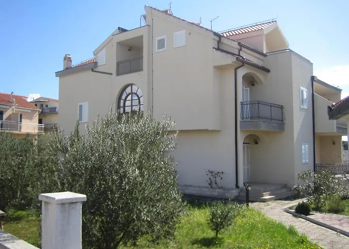 Seaside With A Swimming Pool Brodarica, Sibenik - 4249 Brodarica (Sibenik-Knin)