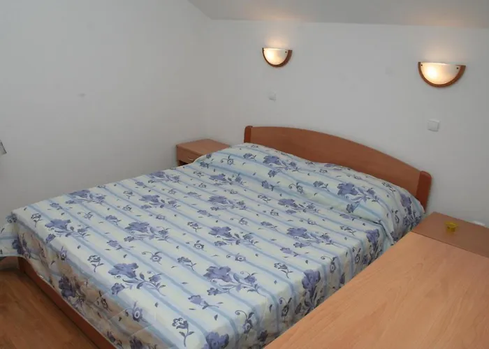 Seaside With A Swimming Pool Brodarica, Sibenik - 4249 *